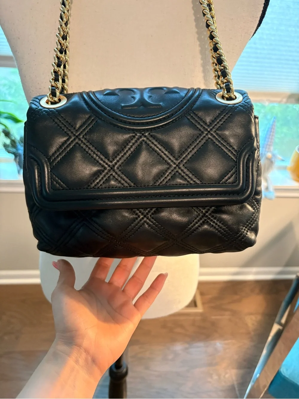 ✨Tory Burch (EUC) Quilted Black Shoulder Bag with Gold Chain Straps✨